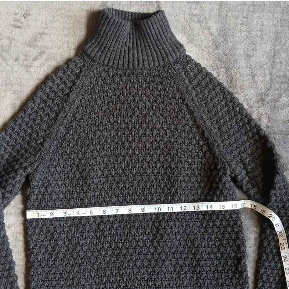GAP Dark Gray Textured Turtleneck Sweater, Thick Knit, Fall Winter Layers - Picture 5 of 8